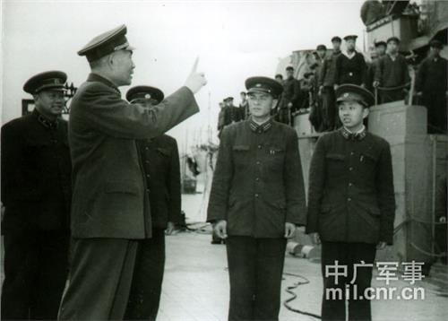 毛泽东:肖劲光在 水兵司令就不换人