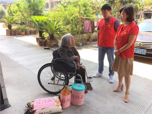 >尹学群丽水当市长 尹学群看望慰问丽水市创建办全体干部