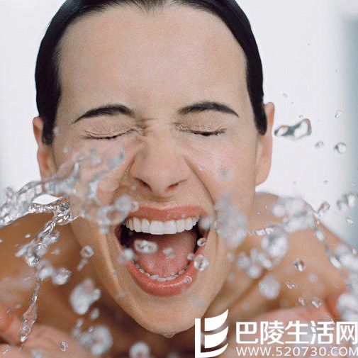 爽肤水的作用是什么,如何正确使用爽肤水呢