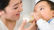 >一个月宝宝喝奶量是多少