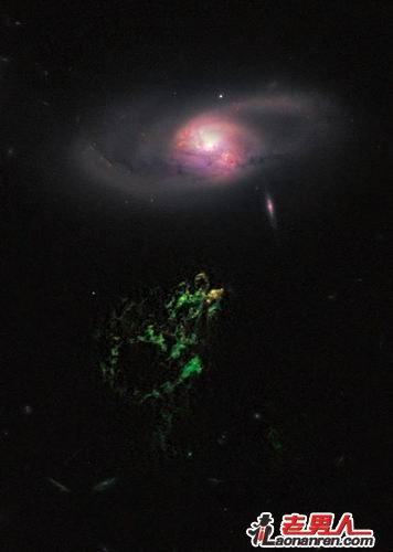 >哈勃望远镜拍摄到神秘绿光太空气体团