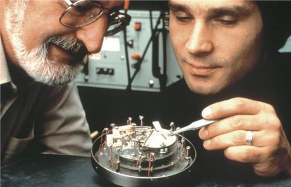 谢晓亮诺贝尔奖 庄小威为何没能依靠超分辨荧光显微镜的STORM技术获得2014年诺贝尔化学奖?