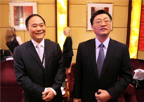 赤峰市长孟宪东 葛红林与赤峰市市长孟宪东举行会谈