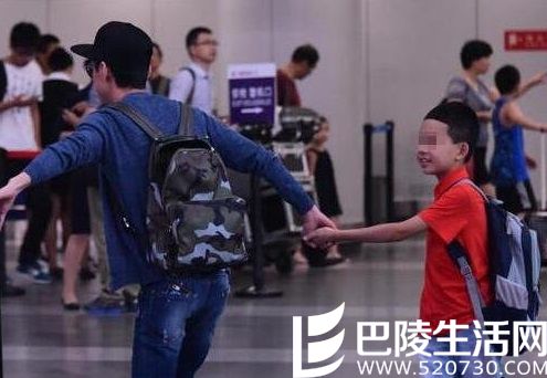 王菁何炅照片引关注 儿子近照被扒父子惊人相似