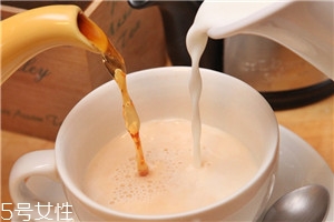 奶茶红茶和牛奶的比例 1:1黄金比例