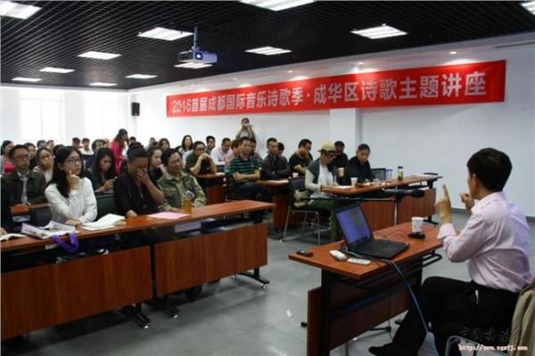 刘小晴行书 上海著名书法家刘小晴教授来我区举行学术讲座暨义捐活动