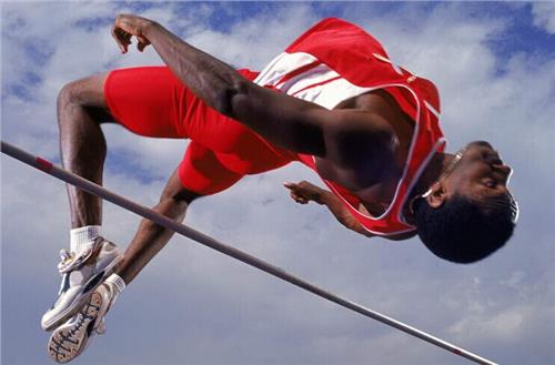 >男子跳高世界纪录由索托马约尔保持 室内纪录2 43米