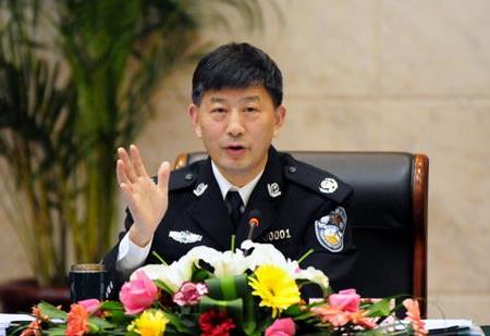 贵州政法委书记崔亚东卸任省公安厅长