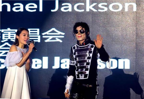 >迈克尔杰克逊模仿艺人王杰克逊在质疑声中爆发