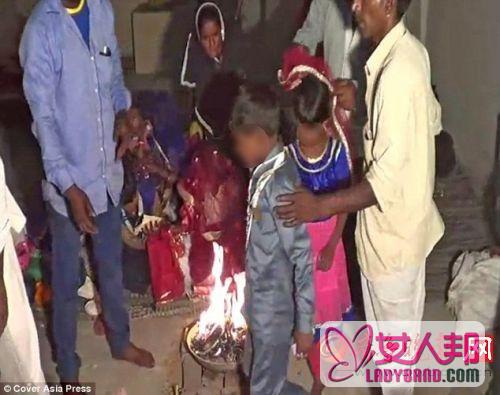 实拍印度童婚：11岁男童和5岁女童举行婚礼新娘在痛哭和挣扎(图)