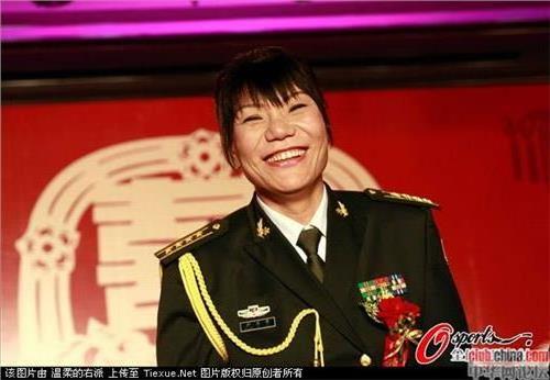 >中国身高最高的陆军 女大校 今天结婚了