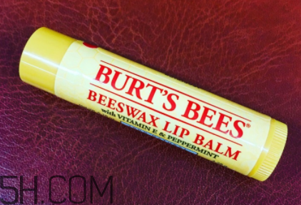 小蜜蜂水果味唇膏哪只好用？小蜜蜂水果味唇膏哪只好闻？