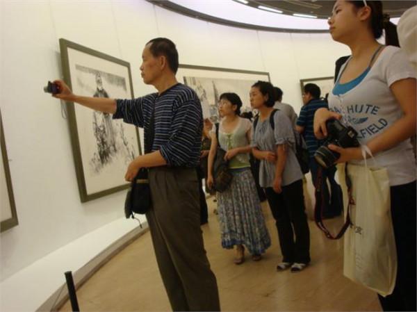 孙大中刘国辉 刘国辉画展在北京中国美术馆开幕