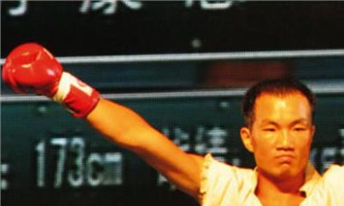 康恩纯泰拳比赛 中国队长康恩遭泰拳王KO 连续被击倒险不省人事