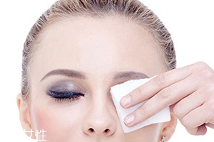 >卸眼妆眼睛刺痛怎么办？5款温和不刺激的眼部卸妆推荐