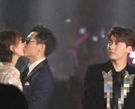 李易峰一直看这两人激吻，但不知道他们是夫妻！