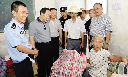 毛超峰妻子背景 毛超峰文昌海口指导灾后重建和社会治安防控