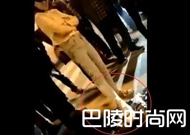 奥迪女撞人后打人 号称姐夫是“李刚”