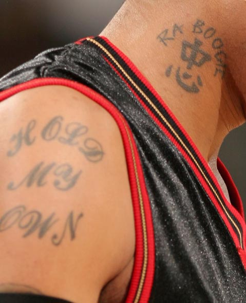 艾弗森纹身忠图片 “忠”字纹身已成过去 艾弗森告别费城告别梦想