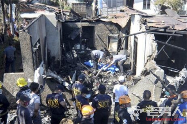 菲律宾飞机撞民宅致10死2伤 坠机原因仍未查明