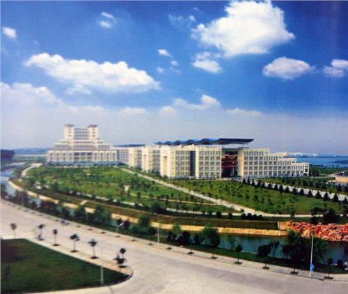 >武汉市政建设集团谢先启与江汉大学签署企校合作协议