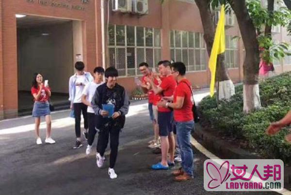 >中国作家刘信达：王俊凯让老师穿红衣夹道欢送去考场，太耍大牌了！