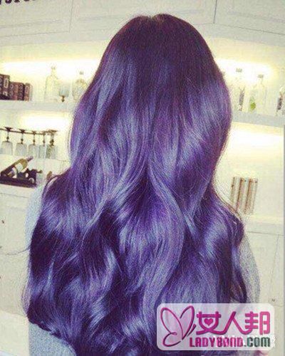 >紫色卷发发型图片中长发发型 展现你的梦幻唯美气质