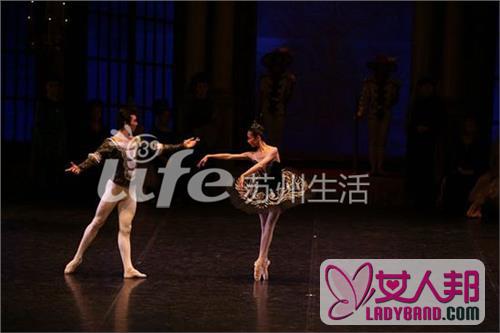 北舞芭蕾舞系演出《天鹅湖》