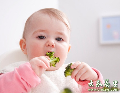婴儿喂养有学问切莫犯11大喂养错误！