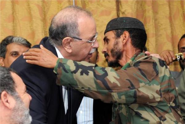 赛义夫对讲机 外媒猜测卡扎菲之子赛义夫可能被反对派抓获后释放