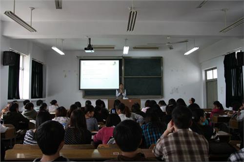 胡翼青副院长 南京大学青年学者胡翼青博士莅临新传院讲学