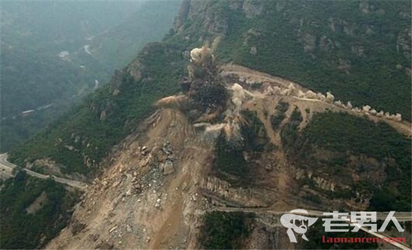 北京房山塌方处正式爆破 7000方岩石倾泻而下