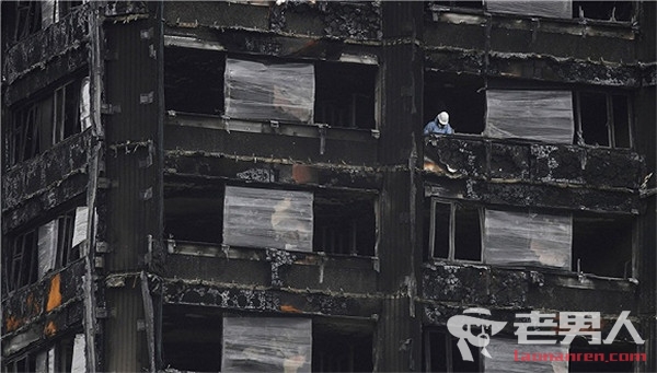 中国游客在伦敦失火大楼前拍照引争议：英媒称其是对幸存者的伤害