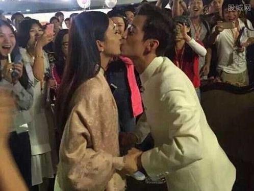 >赵丽颖何炅接吻  何炅老婆晒婚纱照示威其身家背景大揭秘(图)