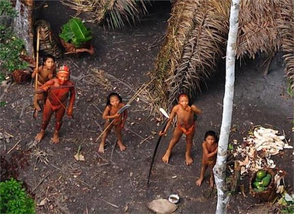 >与世隔绝的亚马逊原始部落 被航拍到(大图!)