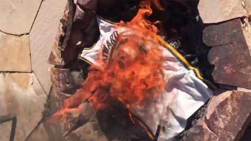 戈贝尔发视频似在讽刺昔日队友 爵士球迷也开始焚烧海沃德球衣