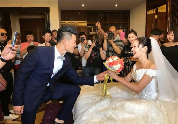郑曦的老婆 谢孟伟家乡办婚礼 “嘎子哥”老婆竟然是中国最贵女演员的孙女