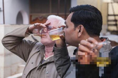 >都说喝酒不开车，印度驾驶员酒后连火车飞机都敢开！