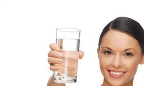 >喝水减肥法:快速减肥怎么喝水?