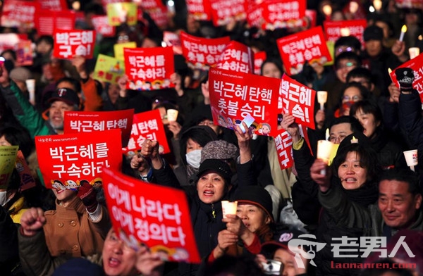 韩国民众求捕朴槿惠 数百名民众在首尔举行集会