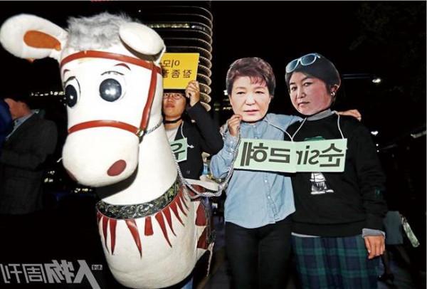 李明博朴槿惠 “卢武铉的政治失误”对“李明博•朴槿惠” 两