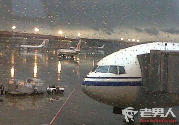 >首都机场遭遇雷雨冰雹 多躺航班出现延误和取消情况