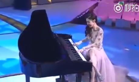 李施嬅图像 TVB台庆李施嬅用脚弹钢琴相片曝光 李施嬅自个材料男友是谁