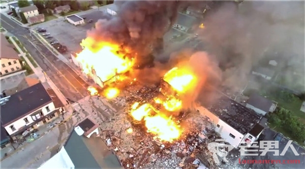 美发生天然气爆炸 大楼被炸塌致1死10余伤