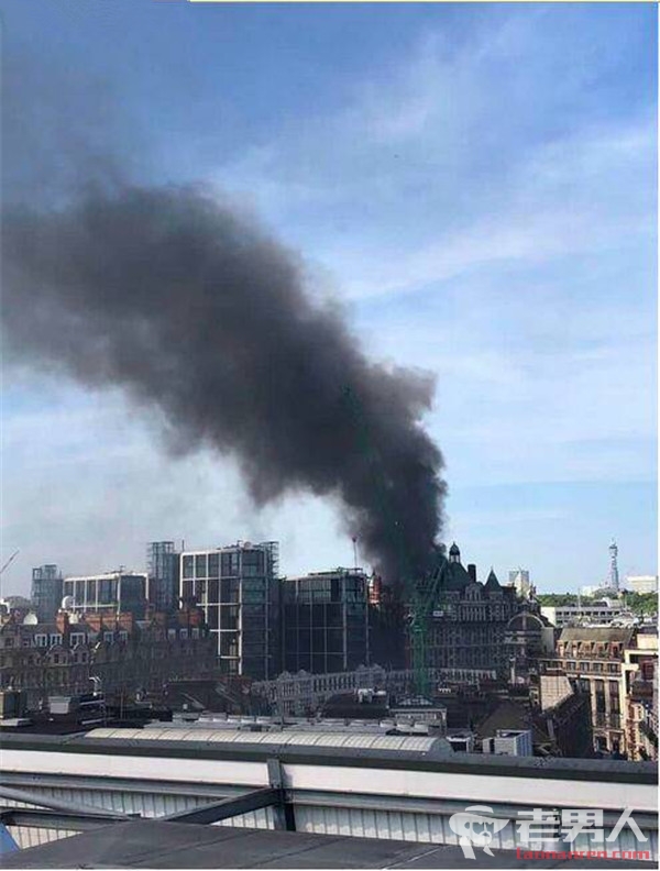 >伦敦一酒店突然起火 暂无中国公民伤亡报告