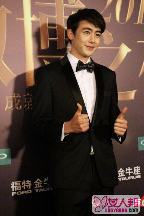 2PM尼坤亮相2015微博之夜 年度男神感谢中国