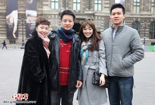 >呵护的幸福:阎维文和他的妻子刘卫星