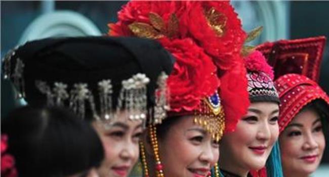 【中国少数民族面具】上海:举行少数民族运动赛 民族特色集市有看头