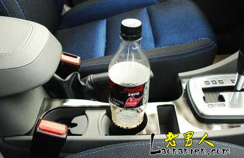 >惊！瓶装水放在汽车里会致癌？【图】