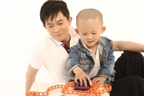 杨志刚的父亲 疑杨志刚的而父亲是魏子演技不如父亲被打击
